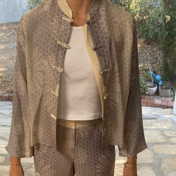 Harari 100% Silk set - pants and button up top - Picture 3 of 7